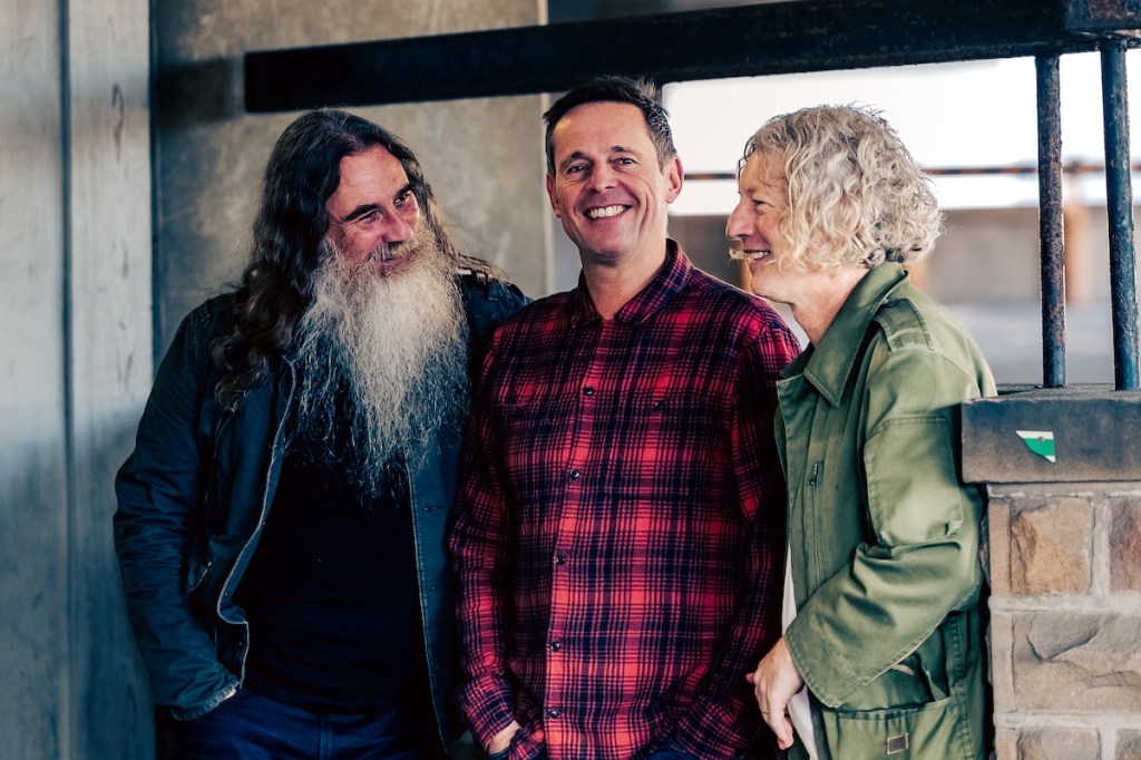 Details as Liverpool legends Cast announce support for&nbsp;Oasis